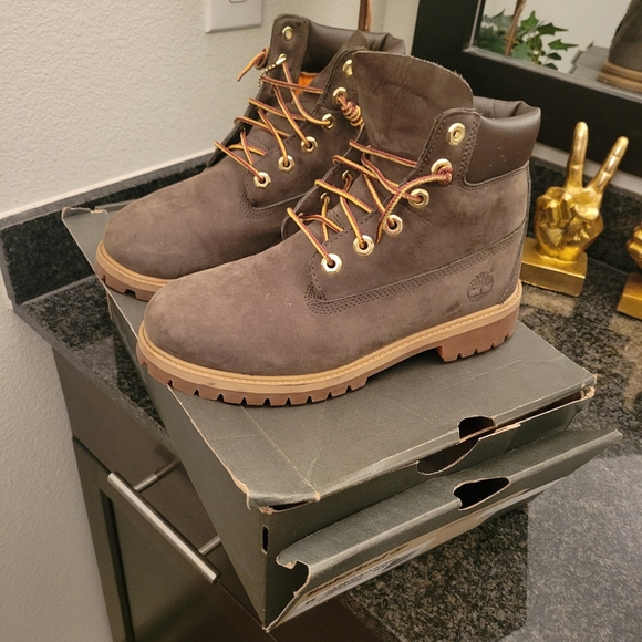 Boots - Picture 1 of 4